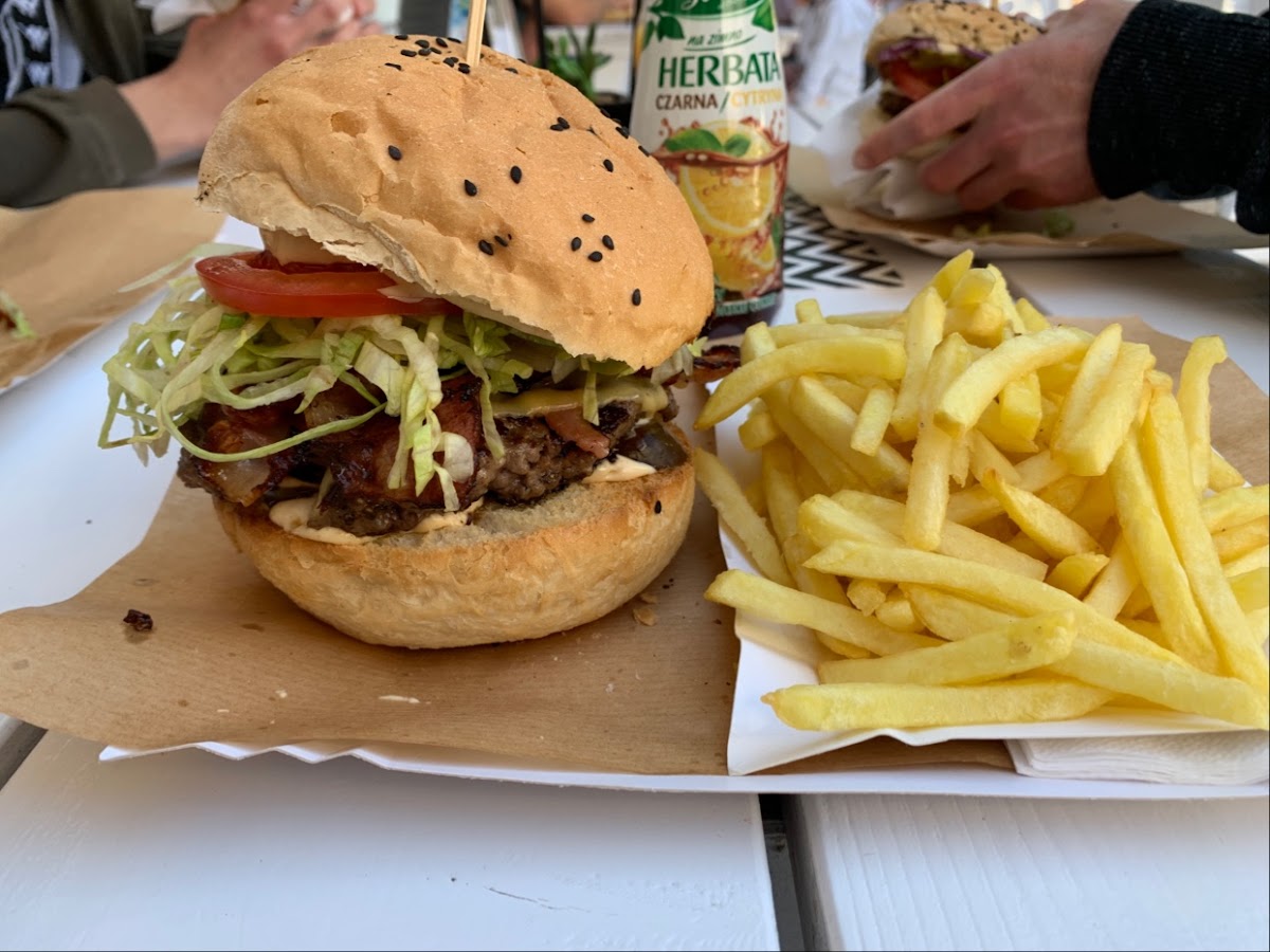 Reina Burger & Pasta-5