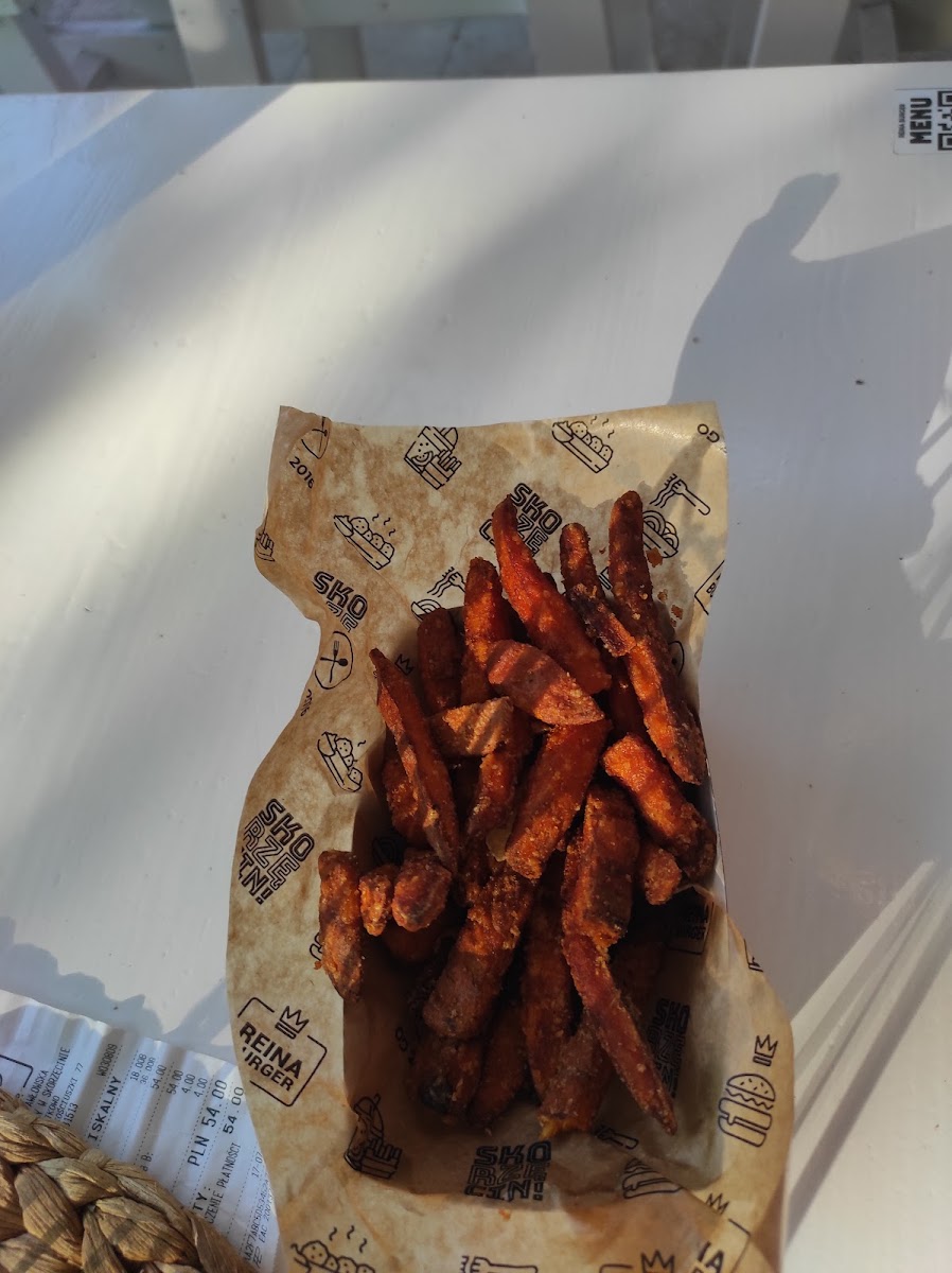 Reina Burger & Pasta-6