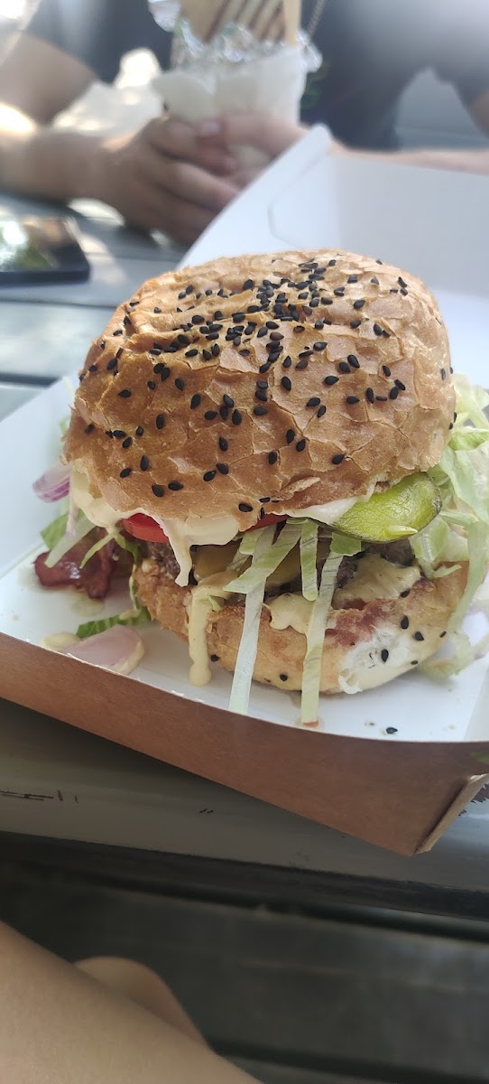 Reina Burger & Pasta-7